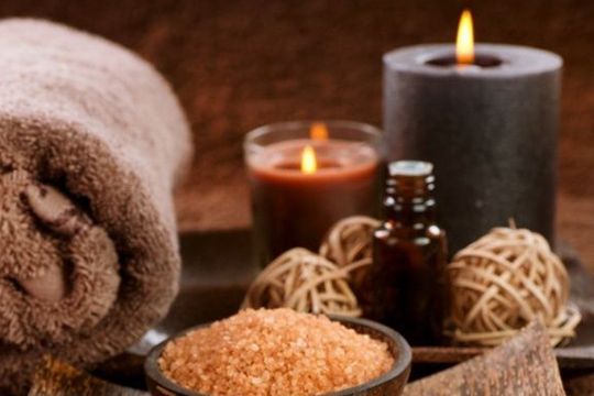 <span>アロマの香りや癒し</span>の音楽の中で、 <span class="about01">良質なプライベート</span>空間で日頃のストレスを解放し、  <span class="about02">心身共にお疲れを癒し</span>てくださいませ。